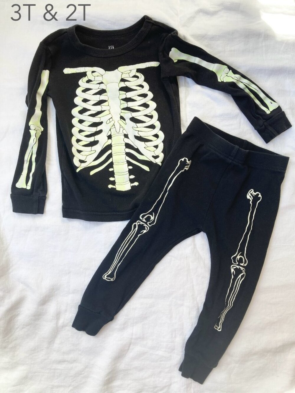 (🎨$3 PLAY) GAP 3 Years Old Navy 2T Toddler Halloween Skeleton Pajamas Set